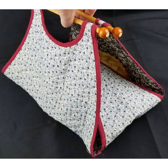 Handmade Quilted Fabric Insulated Casserole Pie Carrier - Picture 1 of 4